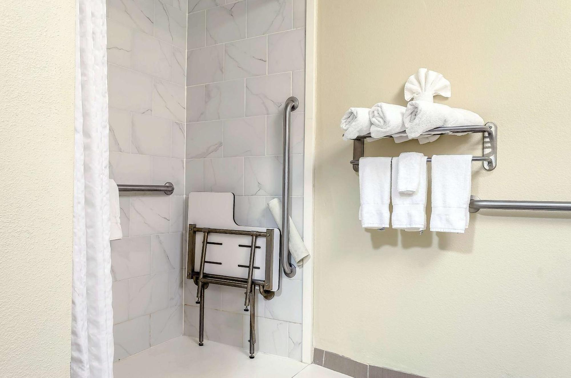 Quality Inn Растон Экстерьер фото
